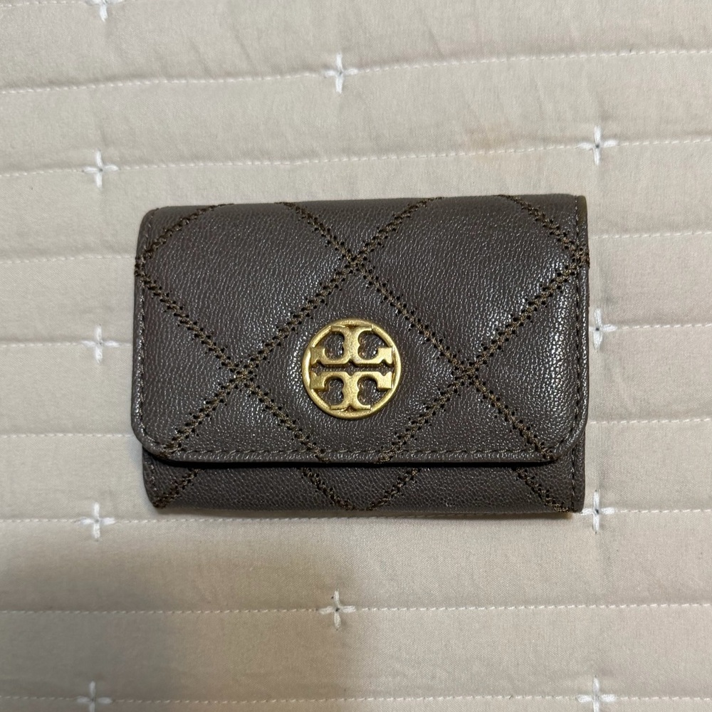 Tory Burch Quilted Card Wallet in Dark Grey with Gold Emblem